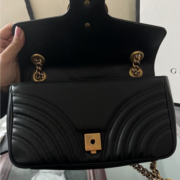 Gucci Marmont Medium Shoulder Bag - Picture 7 of 9